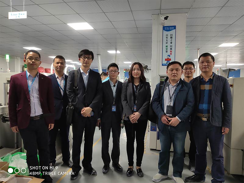 樂(lè)成置業(yè)與塞伯羅斯合影